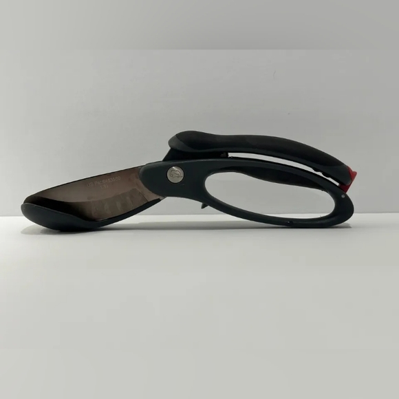 The Pampered Chef Salad Chopper - Picture 5 of 13